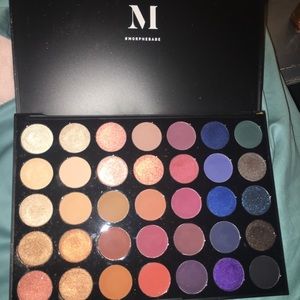 Morphe 35V eyeshadow palette